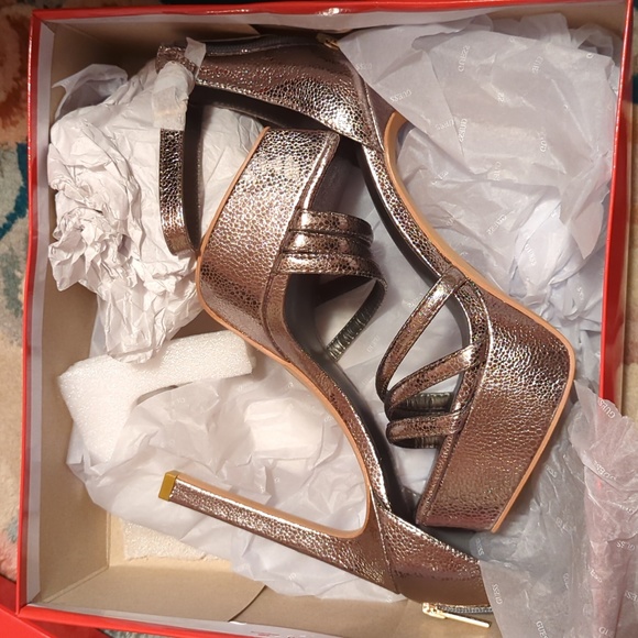 Guess heels - Picture 1 of 3